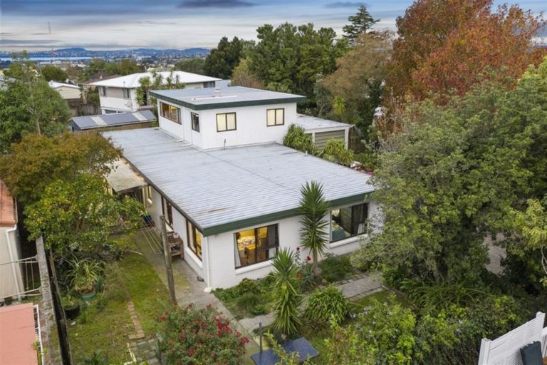 Photo of property in 8 Crompton Road, Massey, Auckland, 0614