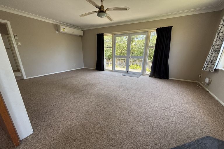 Photo of property in 40 Kingdale Road, Henderson, Auckland, 0610