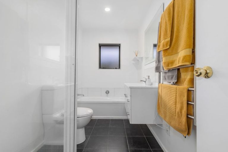 Photo of property in 11 Harry Shaw Way, Raumati South, Paraparaumu, 5032