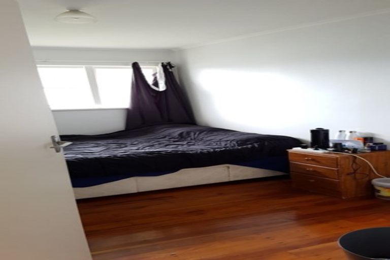 Photo of property in 10 Harding Avenue, Te Atatu South, Auckland, 0610