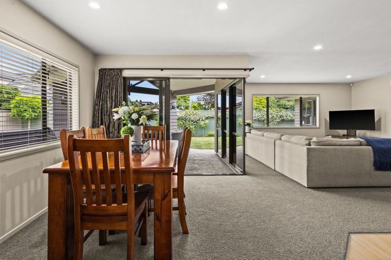 Photo of property in 323 Southland Place, Raureka, Hastings, 4120