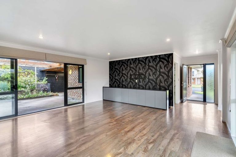 Photo of property in 21 Mandalay Place, Waiuku, 2123