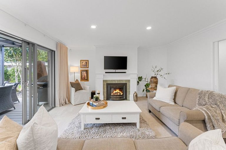 Photo of property in 10f Tupare Place, Highlands Park, New Plymouth, 4312