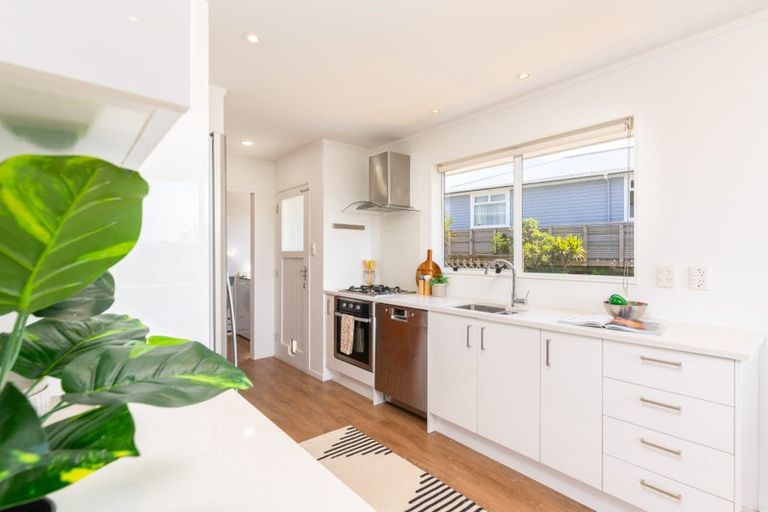 Photo of property in 8 Fitzpatrick Street, Newlands, Wellington, 6037