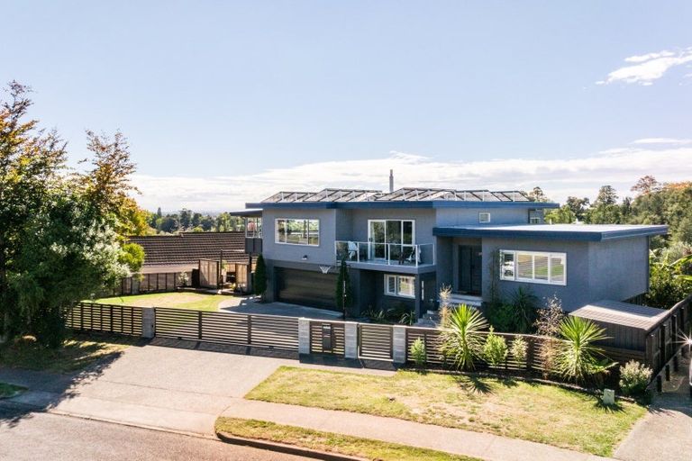 Photo of property in 37 Tauroa Road, Havelock North, 4130