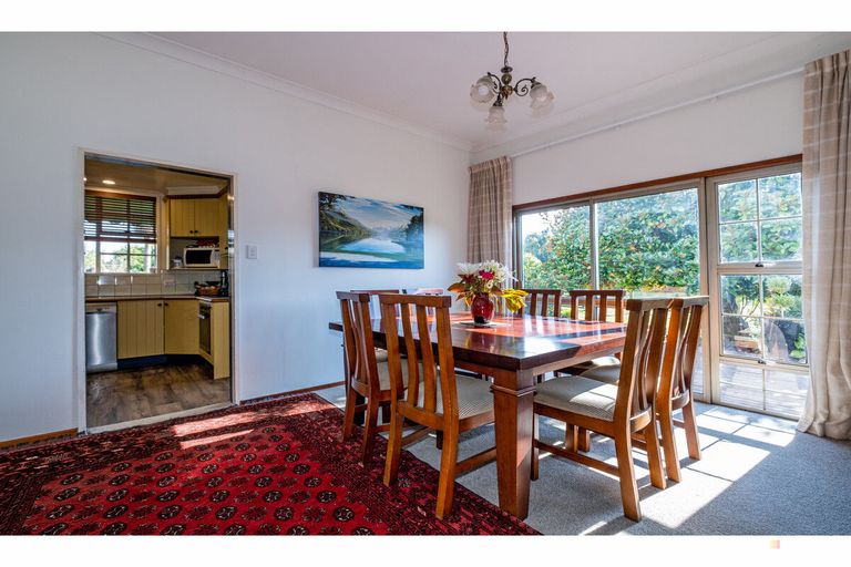 Photo of property in 72 Timaru Road, Waimate, 7924
