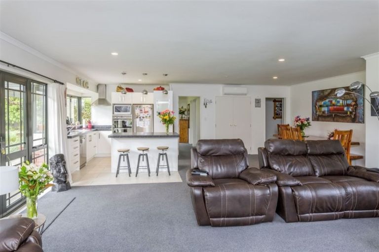 Photo of property in 10 Clifford Close, Levin, 5510
