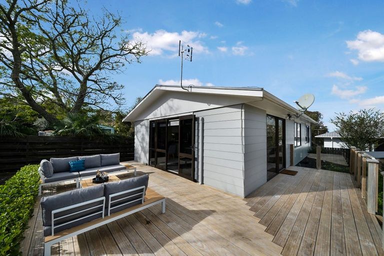 Photo of property in 1/14 Moxham Grove, Massey, Auckland, 0614