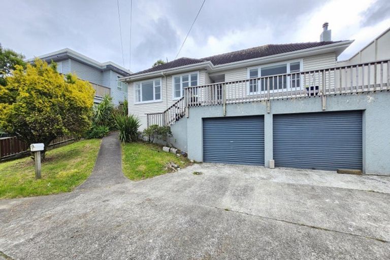 Photo of property in 8 Spenmoor Street, Newlands, Wellington, 6037