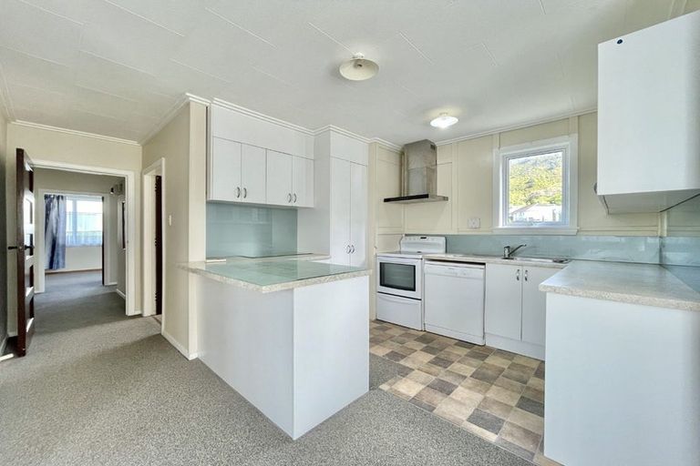 Photo of property in 5 Ingram Street, Naenae, Lower Hutt, 5011