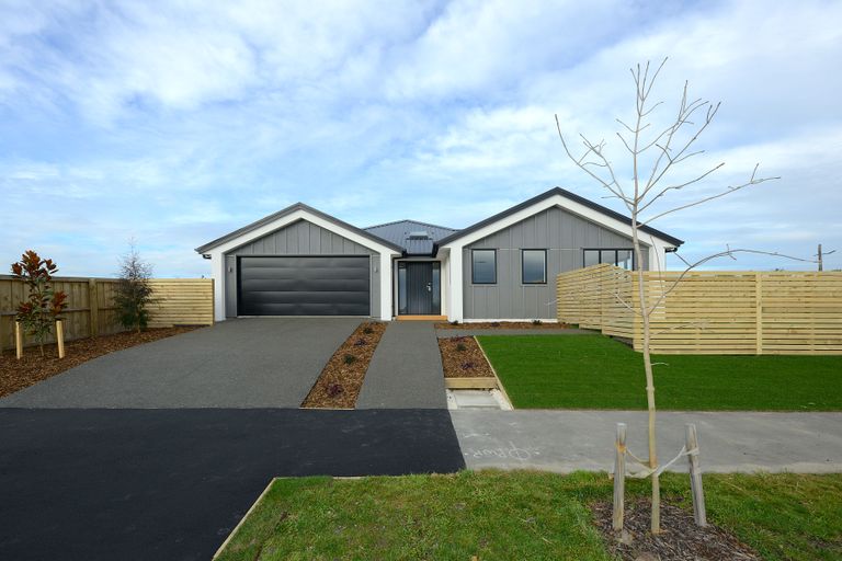 Photo of property in 38 Sarikei Avenue, Northwood, Christchurch, 8051