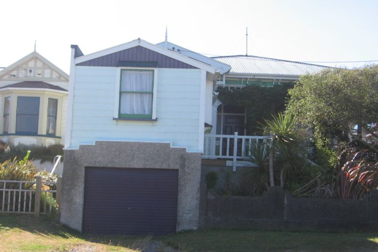 Photo of property in 14 Farm Road, Northland, Wellington, 6012
