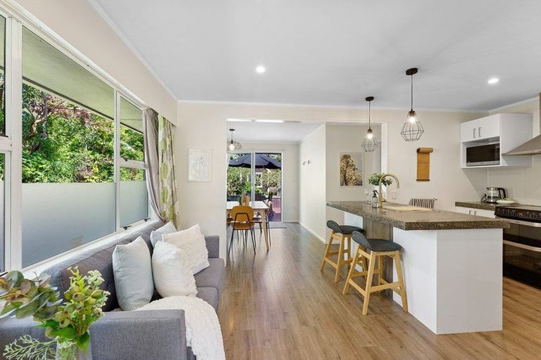 Photo of property in 15 Kauri Road, Waikanae, 5036