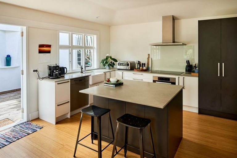 Photo of property in 11 Lower Watt Street, Wadestown, Wellington, 6012