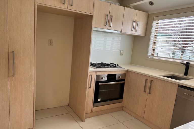 Photo of property in 15 Sunnynook Road, Forrest Hill, Auckland, 0620