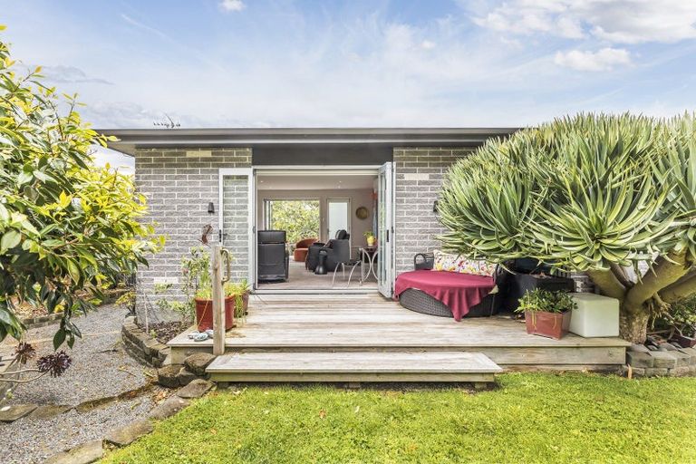 Photo of property in 14a Ferry Street, Seatoun, Wellington, 6022
