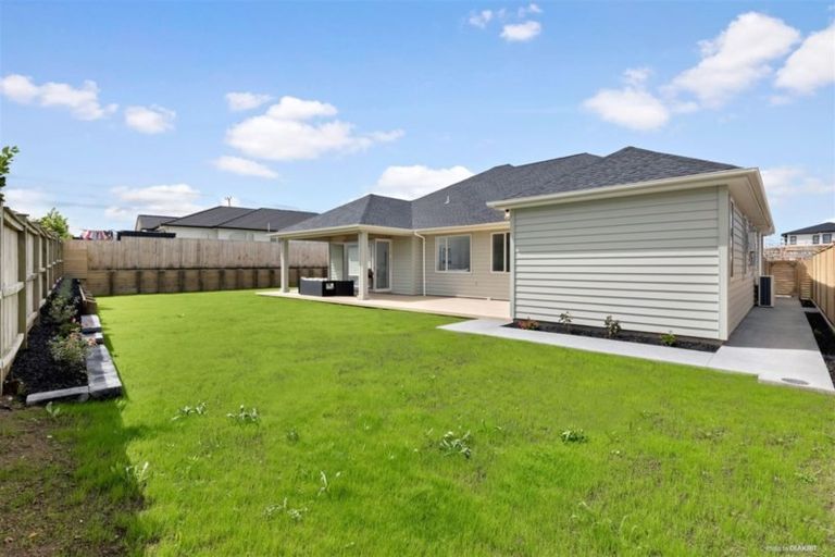 Photo of property in 6 Byron Drury Way, Riverhead, 0820