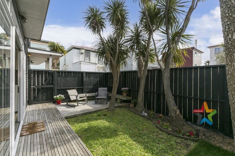 Photo of property in 139b The Parade, Island Bay, Wellington, 6023