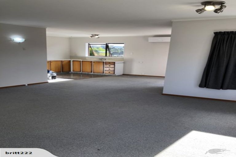 Photo of property in 28a Renata Crescent, Te Atatu Peninsula, Auckland, 0610