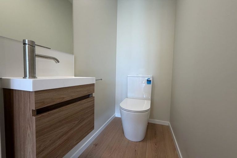 Photo of property in 4/139 Tirimoana Road, Te Atatu South, Auckland, 0602