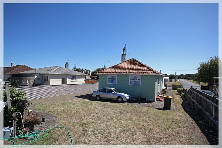 Photo of property in 40 Cook Street, Foxton, 4814