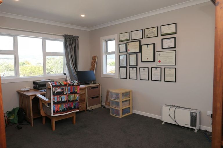 Photo of property in 104 Seaview Road, Paraparaumu Beach, Paraparaumu, 5032