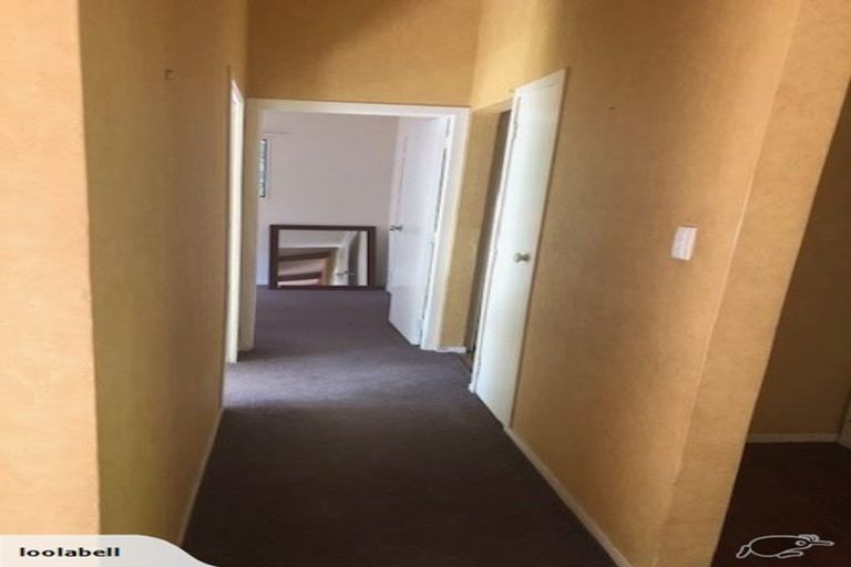 Photo of property in 62 Ngarahana Avenue, Paremoremo, Auckland, 0632