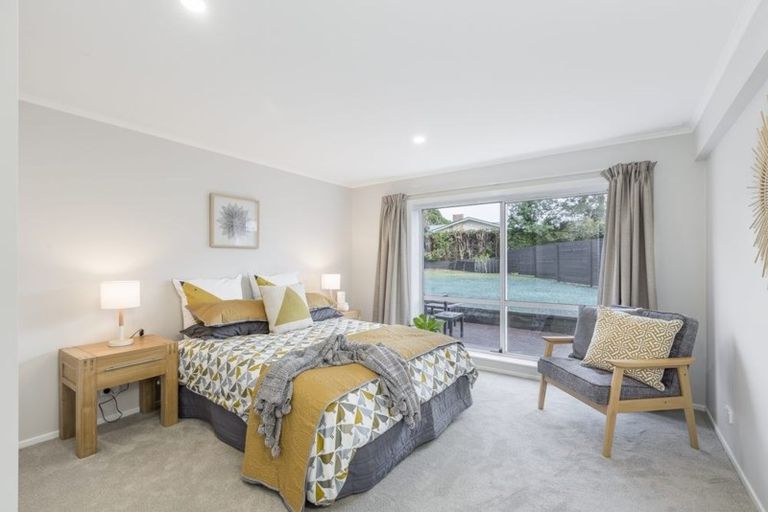 Photo of property in 27 Renata Crescent, Te Atatu Peninsula, Auckland, 0610