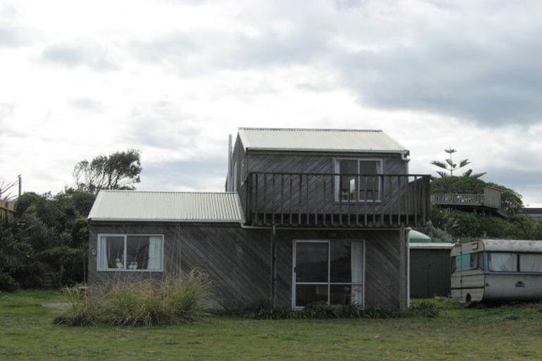 Photo of property in 19 James Street, Waikawa Beach, Manakau, 5573