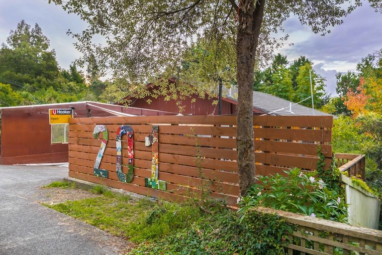 Photo of property in 201 Godley Road, Titirangi, Auckland, 0604