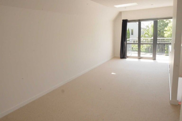 Photo of property in 7 Oakford Close, Riccarton, Christchurch, 8011