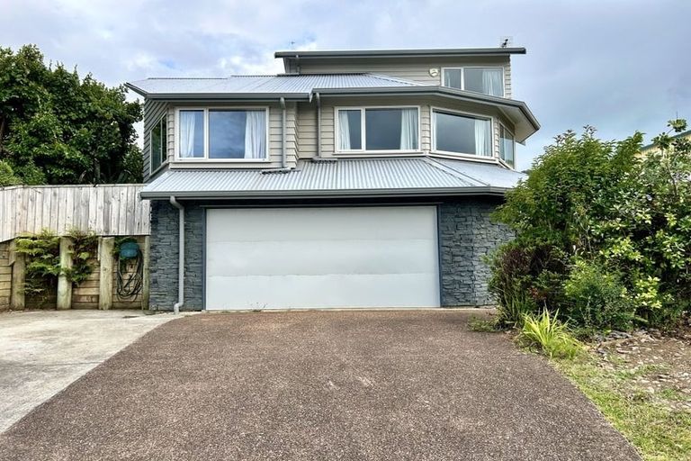 Photo of property in 25 St Simon Place, Botany Downs, Auckland, 2010