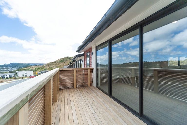 Photo of property in 47 Oakum Road, Whitby, Porirua, 5024