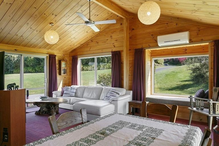 Photo of property in 18 Glen Mohr, Acacia Bay, Taupo, 3385