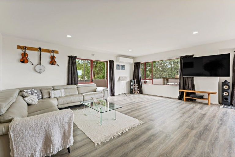 Photo of property in 70 Kate Sheppard Avenue, Torbay, Auckland, 0630