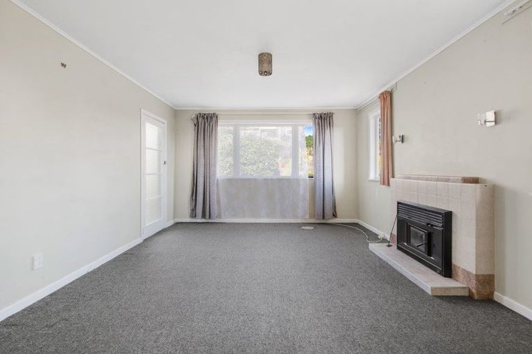 Photo of property in 9 Hand Road, Helensville, 0800