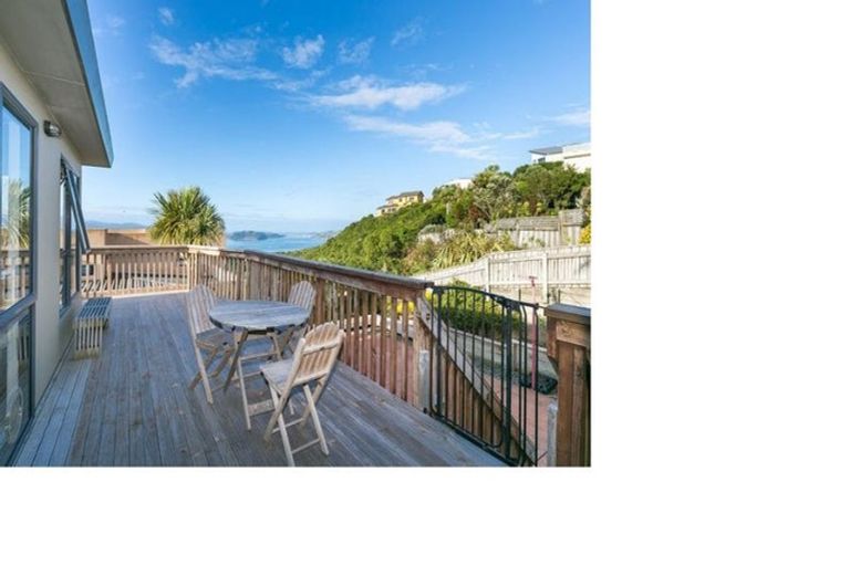 Photo of property in 4 Forbes Lane, Newlands, Wellington, 6037