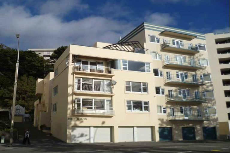 Photo of property in Rehutai Flats, 268u2 Oriental Parade, Oriental Bay, Wellington, 6011