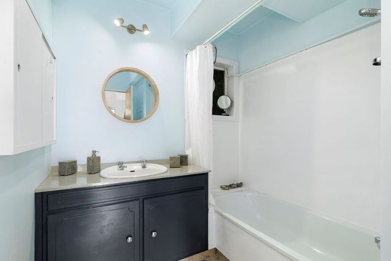 Photo of property in 55 Waitohu Road, York Bay, Lower Hutt, 5013