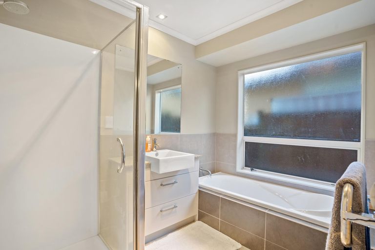 Photo of property in 5 Chateau Rise, Flat Bush, Auckland, 2016