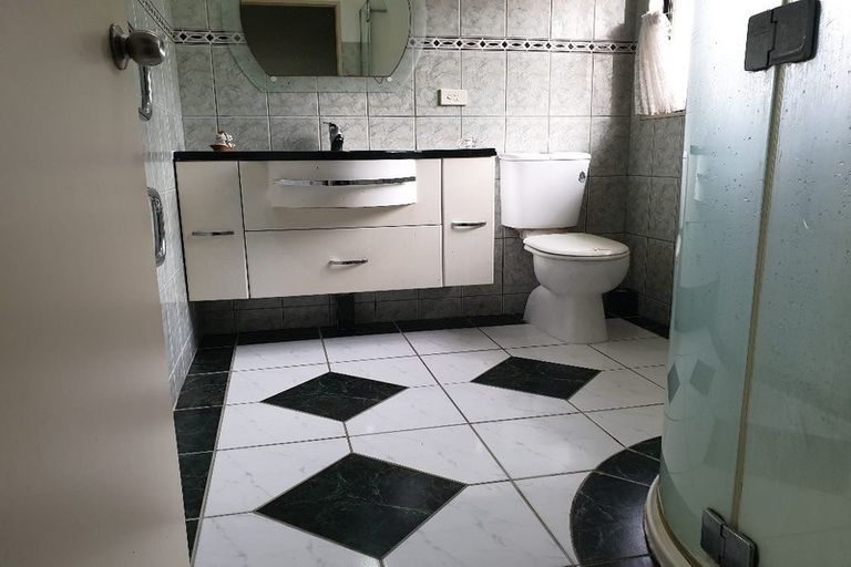 Photo of property in 14 San Domingo Rise, Henderson, Auckland, 0612