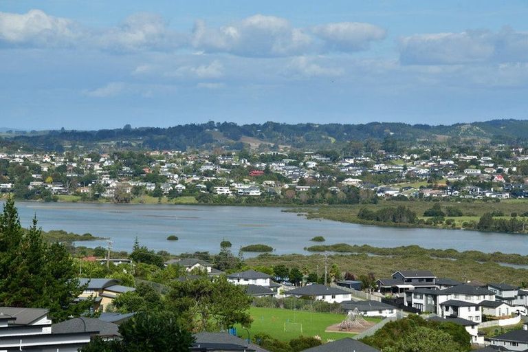 Photo of property in 15 Maire Road, Orewa, 0931