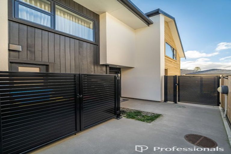 Photo of property in 11/489 Riverside Drive, Fairfield, Lower Hutt, 5011