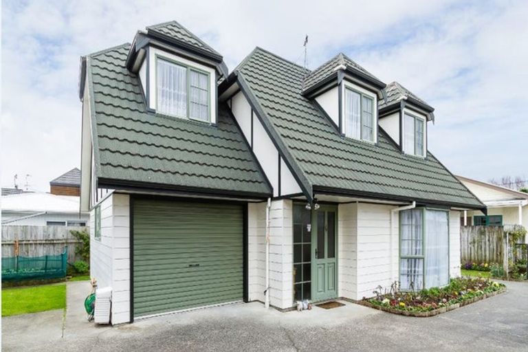 Photo of property in 2/76 Trafalgar Street, Waterloo, Lower Hutt, 5011