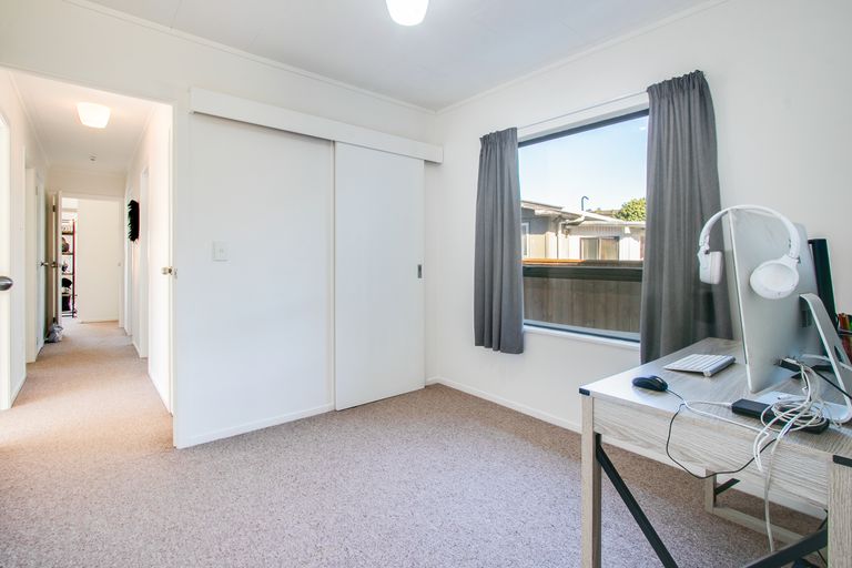 Photo of property in 15 Gillies Crescent, Waimarama, Havelock North, 4294