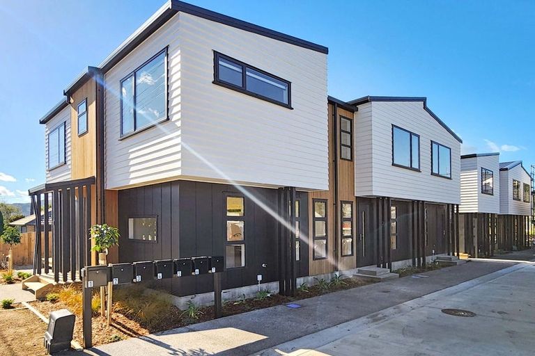 Photo of property in 1/11 Lees Grove, Wainuiomata, Lower Hutt, 5014