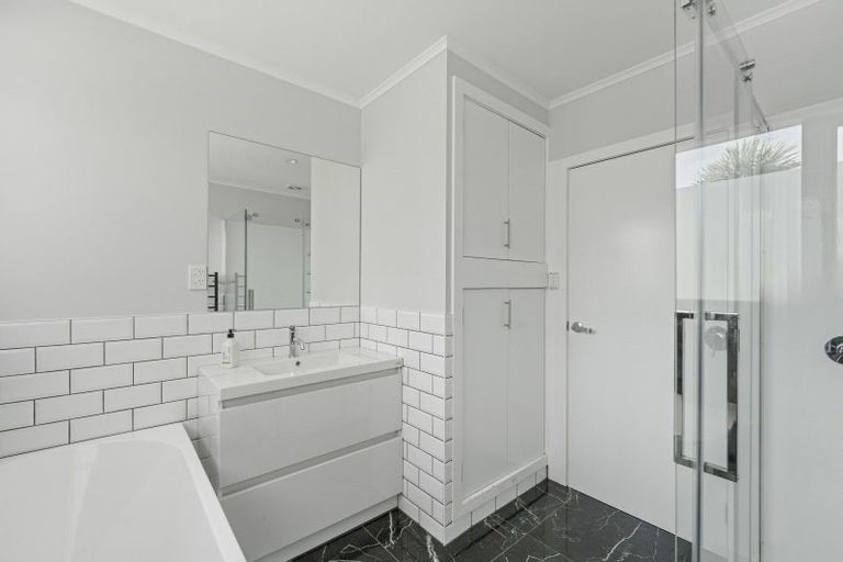 Photo of property in 10 Pitama Road, Awapuni, Palmerston North, 4412