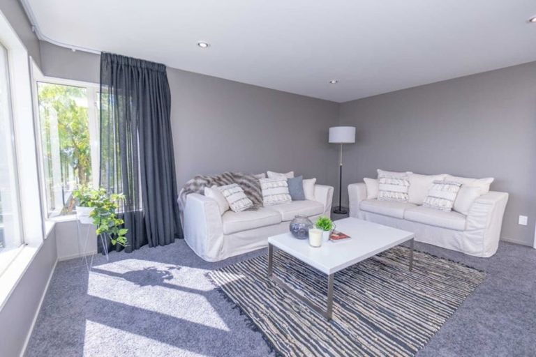 Photo of property in 15 Valley View, Mount Pleasant, Christchurch, 8081