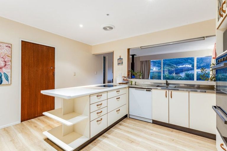 Photo of property in 71 Oriel Avenue, Tawa, Wellington, 5028
