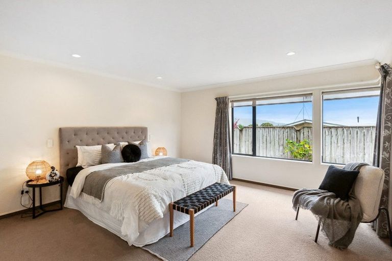 Photo of property in 26 Quadrant Heights, Paraparaumu, 5032